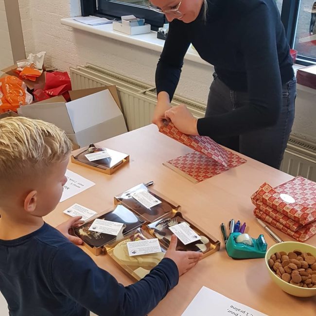 2064 chocoladeletters verkocht voor Brielle Bloeit Natuurlijk Spelen