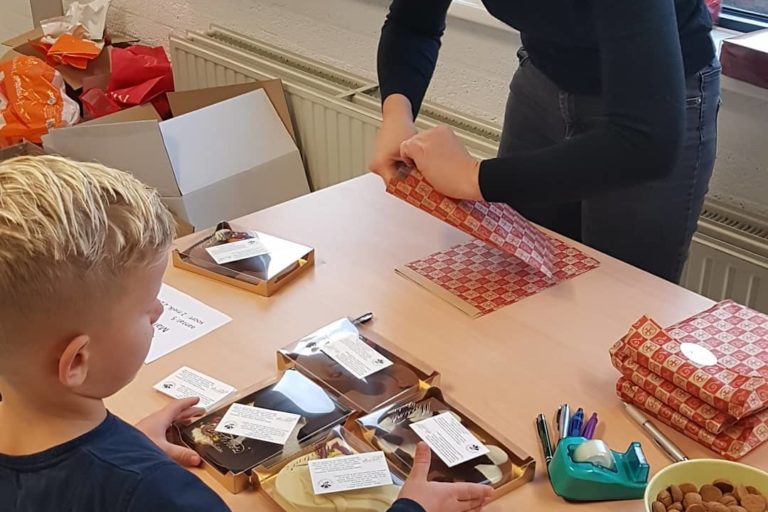 2064 chocoladeletters verkocht voor Brielle Bloeit Natuurlijk Spelen
