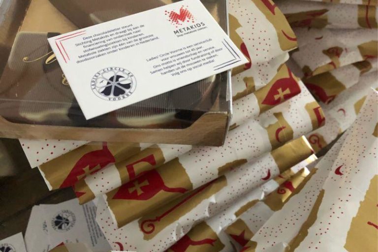 donatie chocoladeletters moeders van oostvoorne